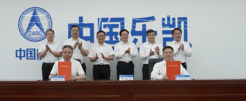 中國樂凱與宿遷市簽訂合作協(xié)議 侯景濱、李東會見宿遷市委書記陳忠偉并共同見證簽約